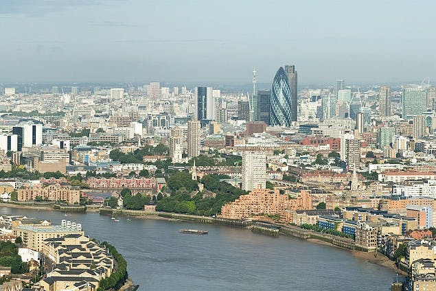 800px-City_of_London_Skyline_from_Canary_Wharf_-_Sept_2008