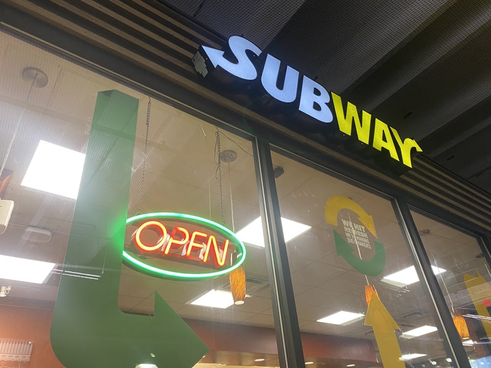 Students vote ‘yes’ to Student Government referendum to reinstate the Subway footlong to meal exchanges