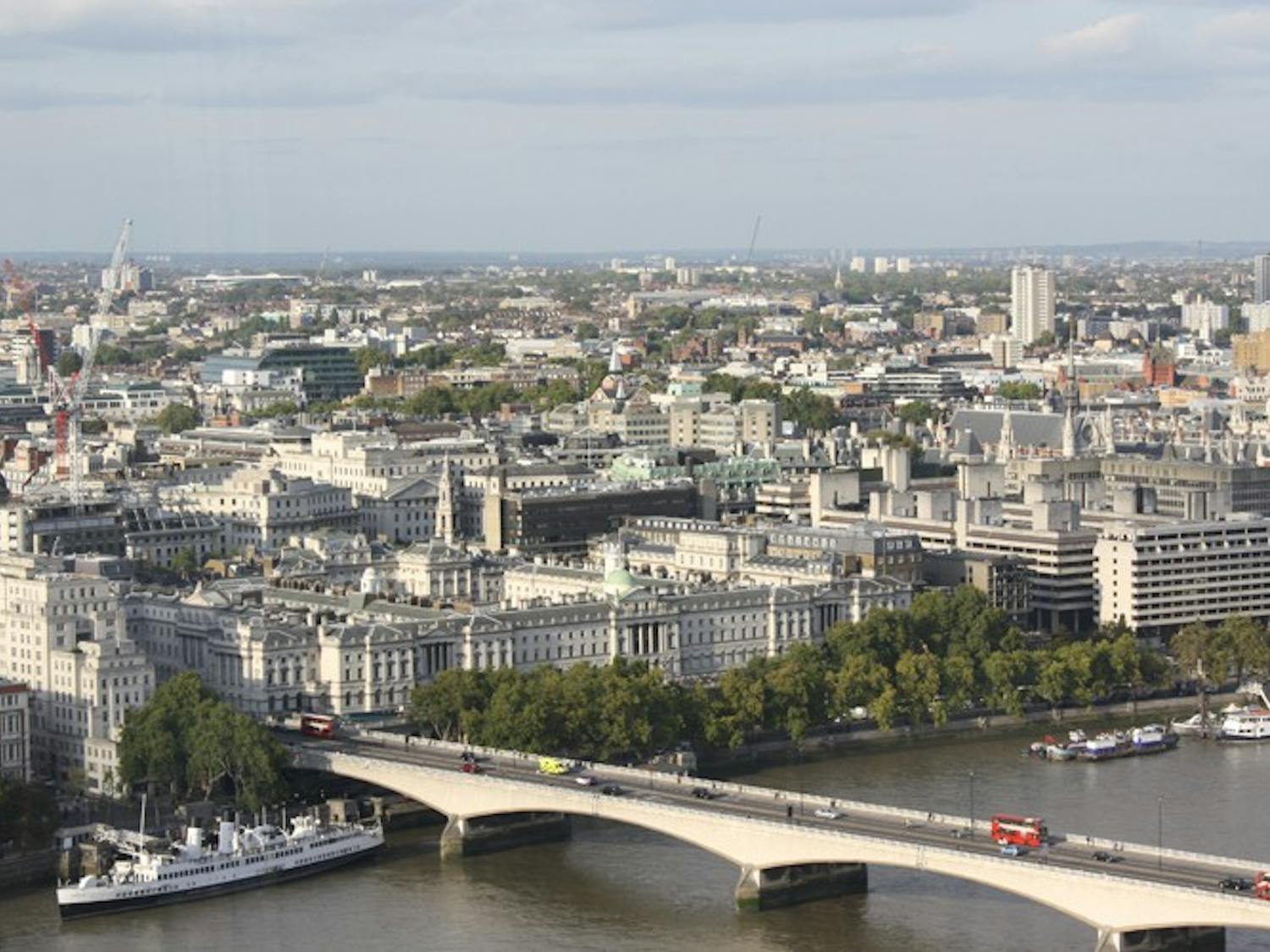 LONDON BRIDGE — Before all the fun and stress of exploring a foreign land, AU students must cram months of supplies into their luggage.