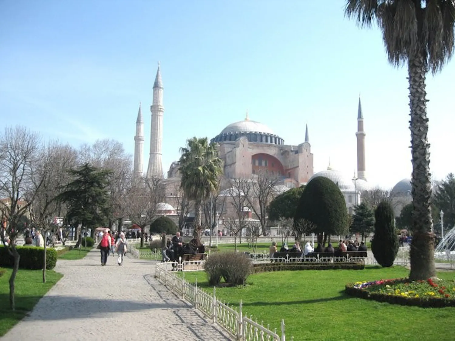 COLD TURKEY- While studying in London is a great introduction to European living, Turkey offers up the best blend of Western and Eastern civilization. Whether it’s going to the Spice Market or the Grand Bazaar, Turkey provides a great melting pot of different cultures.