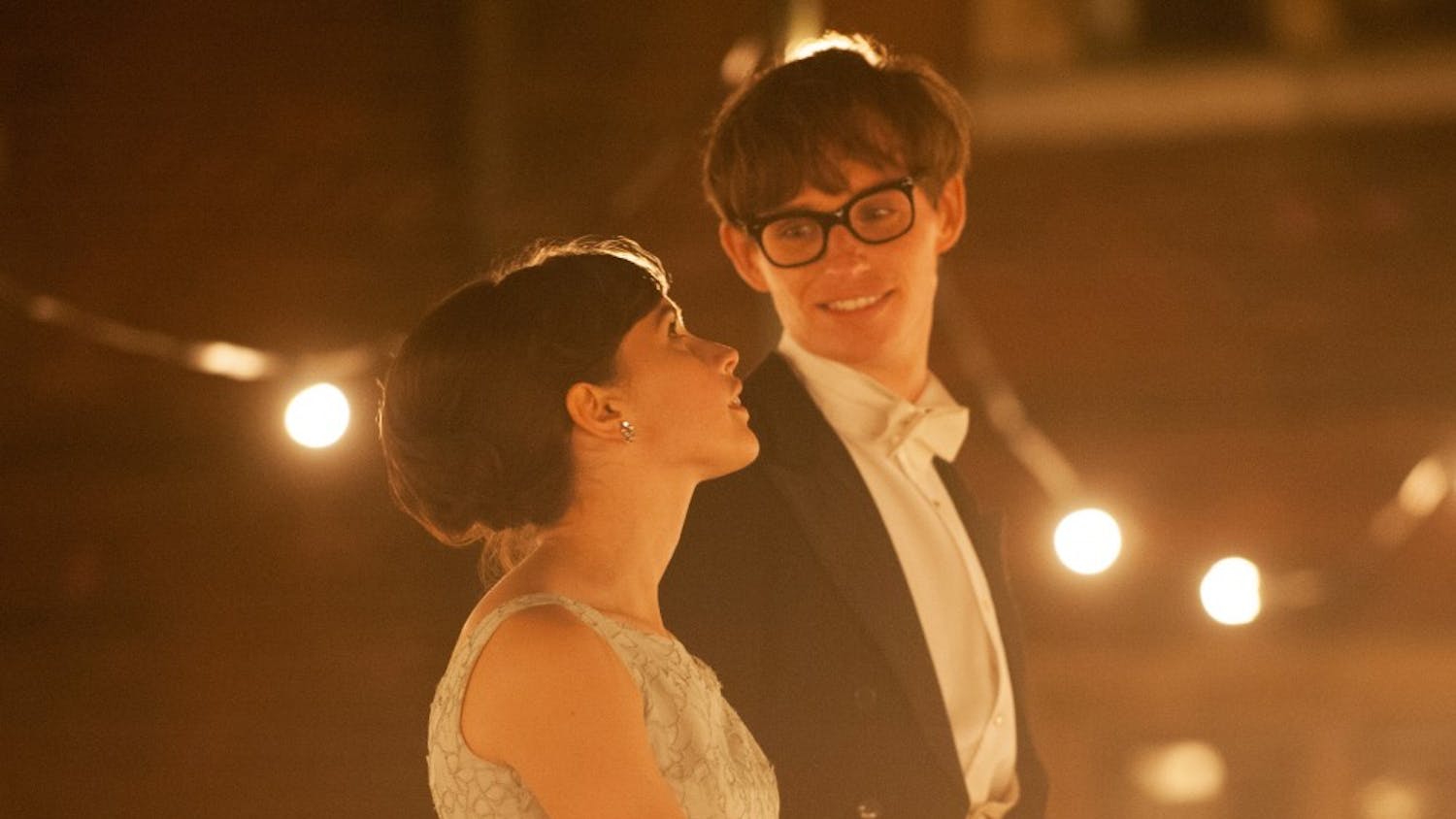 TTOE_D04_01827_R_CROP  (L to R) Felicity Jones stars as Jane Wilde and Eddie Redmayne stars as Stephen Hawking in Academy Award winner James Marsh’s THE THEORY OF EVERYTHING, a Focus Features release.

Photo Credit:  Liam Daniel / Focus Features
