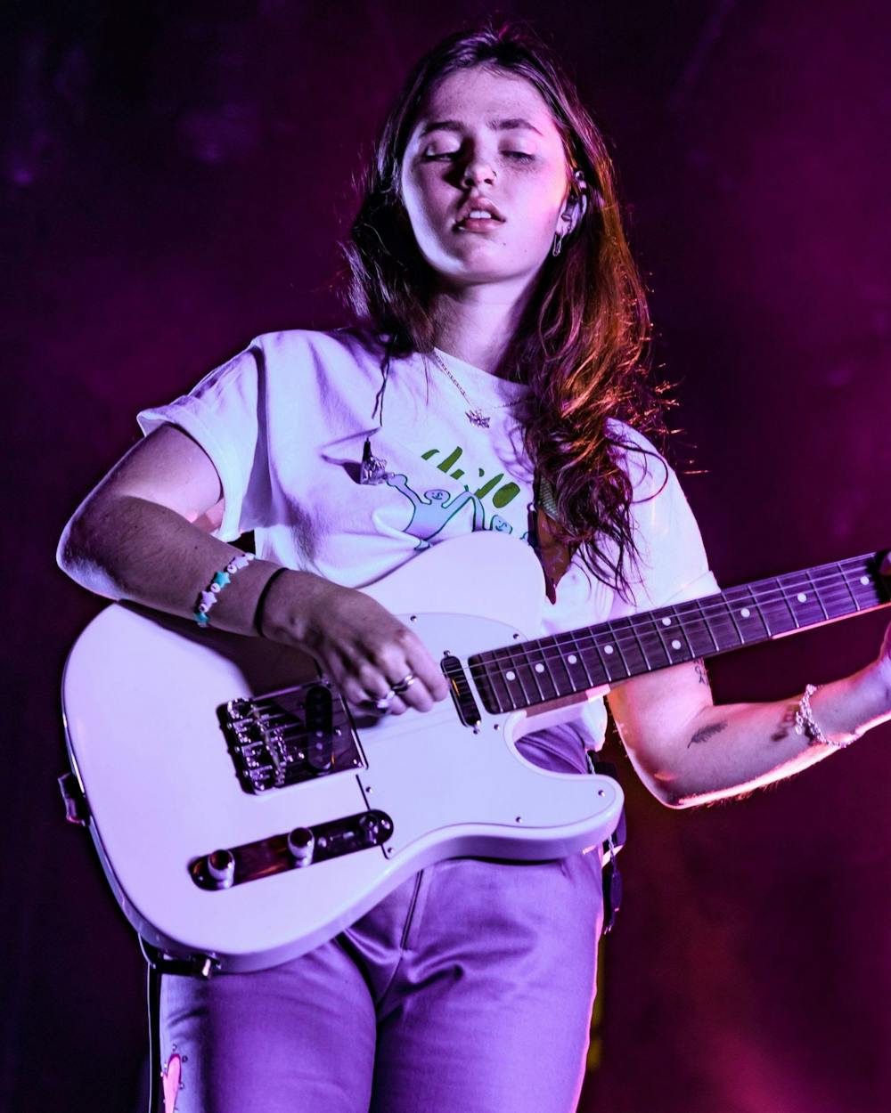 Clairo_@_El_Rey_04_11_2019_(48498299611).jpg