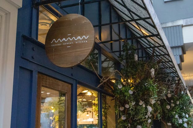 Dc_cafe_Squiggle_font