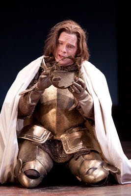 FALL OF A KING â€” Despite a strong performance by the supporting cast of Shakespeareâ€™s â€œRichard II,â€ lead actor Michael Hayden brought down the play with over-acting and a lack of substance. Hayden is also simultaneously starring in the Shakespeare Theater Companyâ€™s production of â€œHenry V.â€