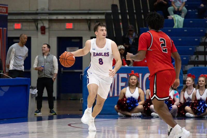 Men’s basketball’s undefeated home streak ends Men’s basketball’s undefeated home streak ends