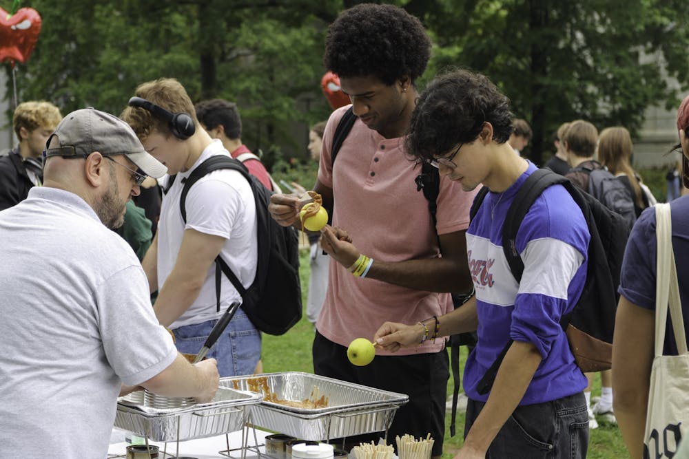 rosh hashanah apple fest pic