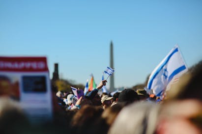 Israel march: 4