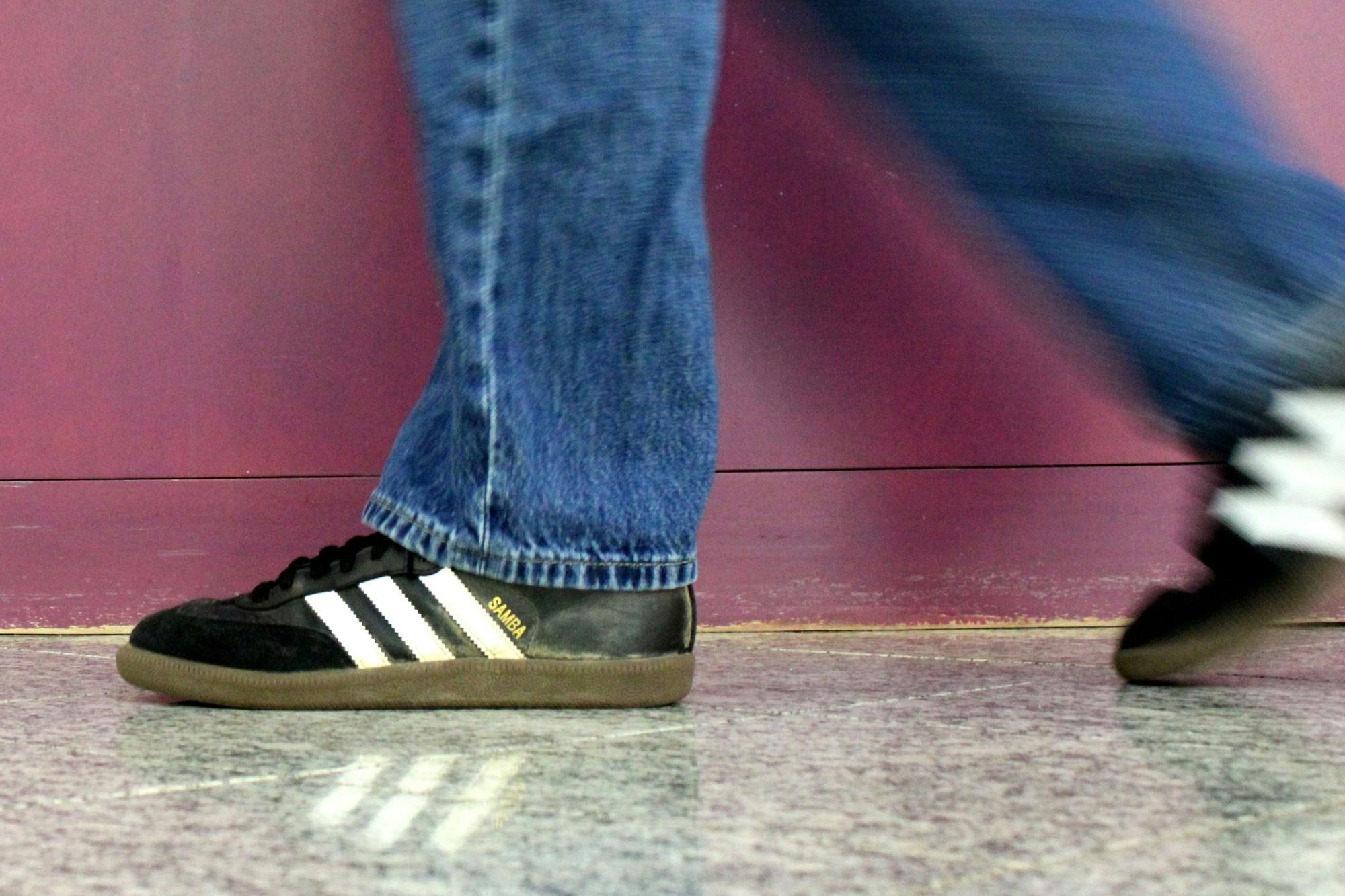 Adidas samba clearance original vs classic