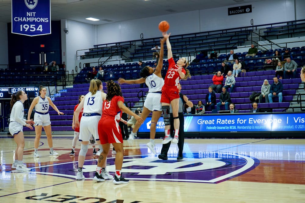 Women’s basketball season ends in loss to Holy Cross