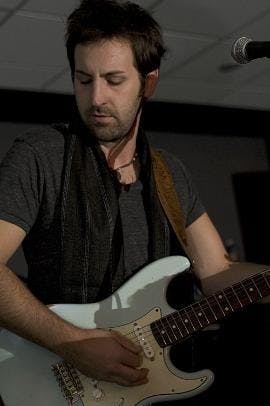 NOT SO JADED - Singer-songwriter Josh Kelley connected with fans Saturday night in the Tavern. The musician's' candid commentary and constant compliments, as well as his emotional lyrics, made the  audience feel right at home.