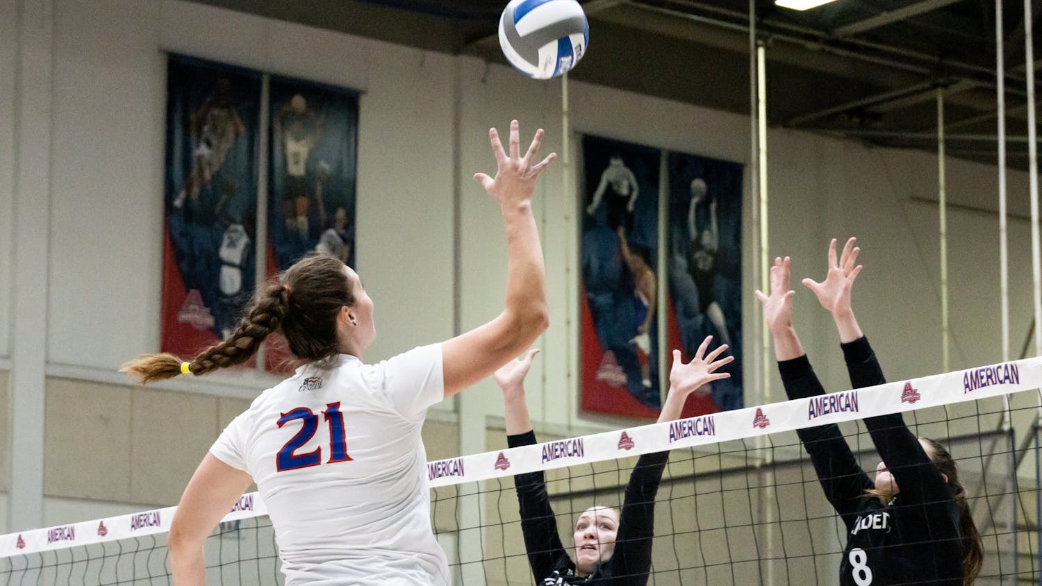 volleyball v. holy cross