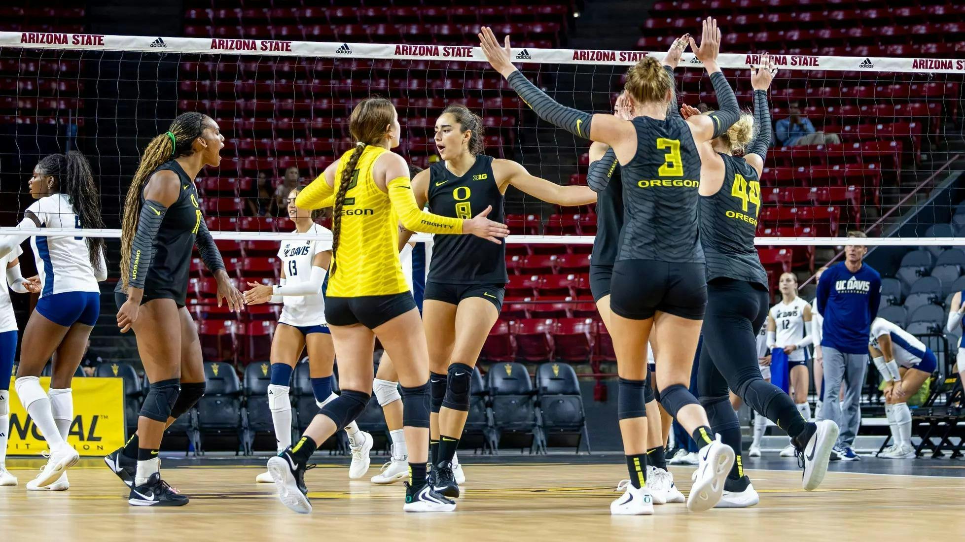 oregon volleyball 2.jpg