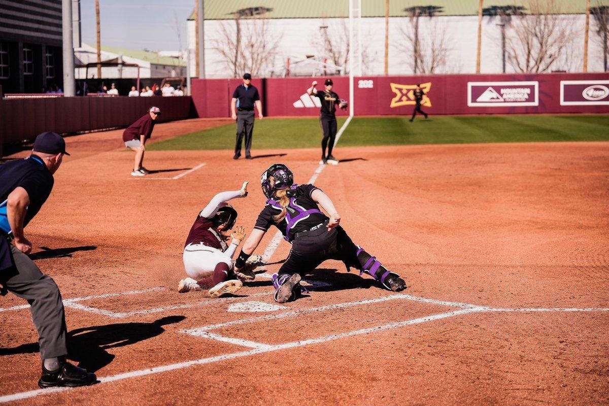 (Photo/NU Softball)