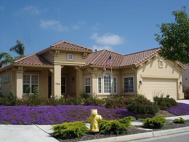 Ranch_style_home_in_Salinas,_California.jpeg