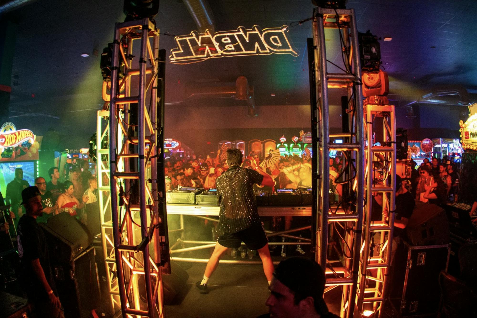 Dave&BustersPedroRojo3