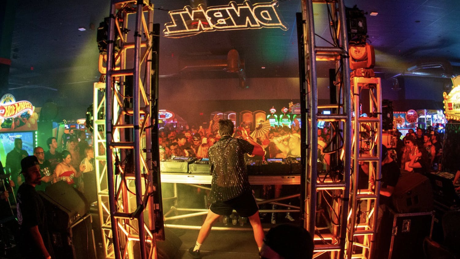 Dave&BustersPedroRojo3