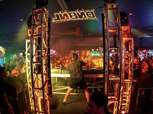 Dave&BustersPedroRojo3