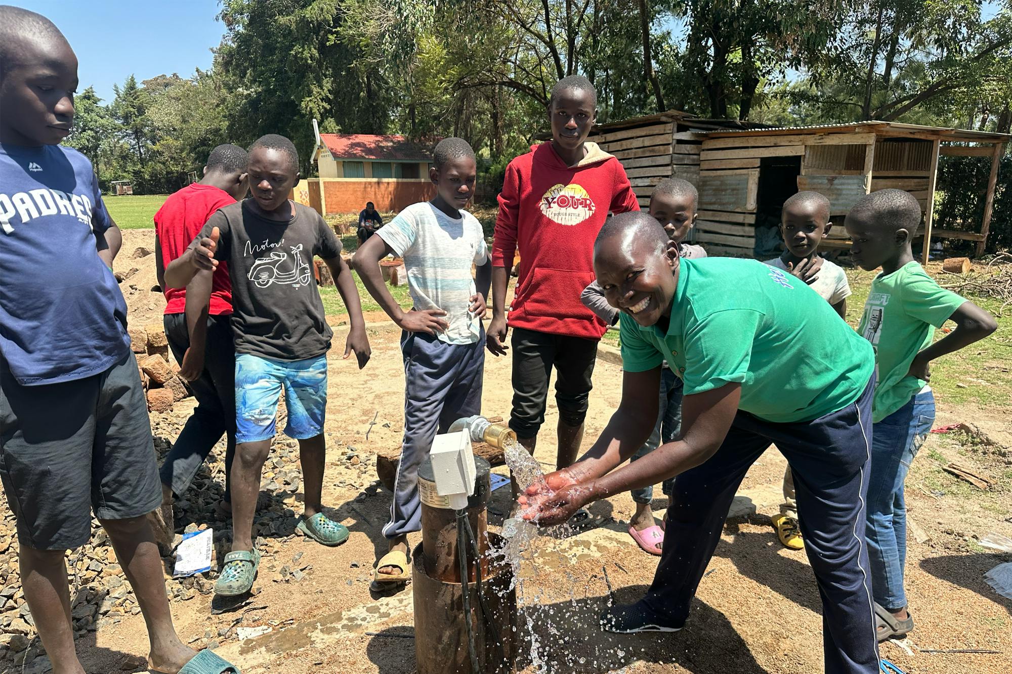 260915-SciTech-clean-water-in-kenya.png