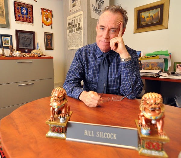 Director of Cronkite Global Initiatives Professor Bill Silcock discusses the United States 27-spot slide on the Reporters Without Borders Press Freedom Index. (Photo by Aaron Lavinsky)