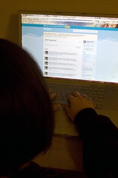TWEET AWAY: A new study published by the “Journal of Computer Assisted Learning” mentioned that Twitter can be used for educational means and could help improve your GPA. (Photo by Annie Wechter)