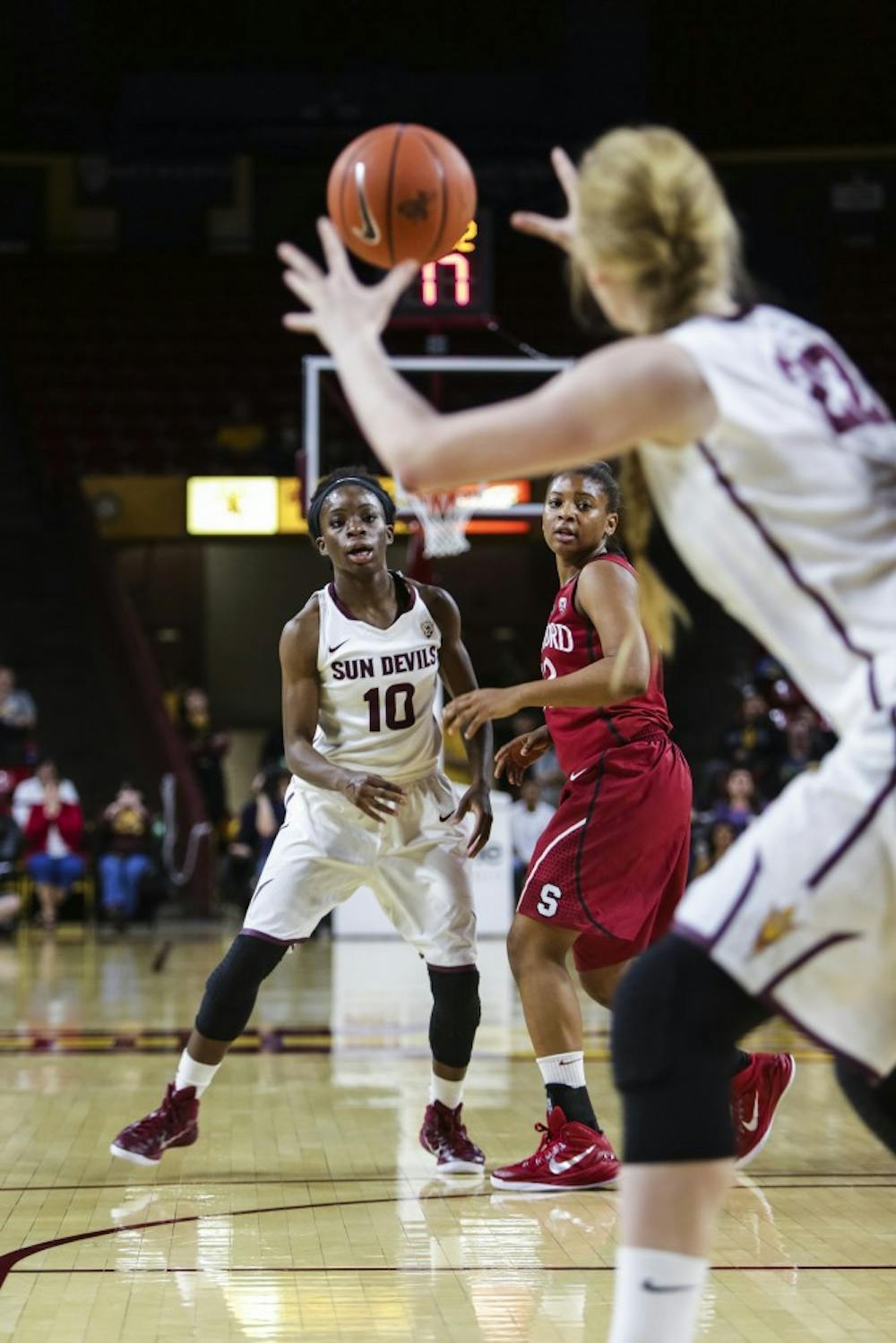 Hoops’ upset: ASU senior forward Becca Tobin goes up against WSU redshirt freshman guard Ireti Amojo during the Sun Devils’ 70-65 loss on Thursday. Mistakes ultimately doomed the Sun Devils, who trailed for the vast majority of the game. (Photo courtesy of Beth Easterbrook)