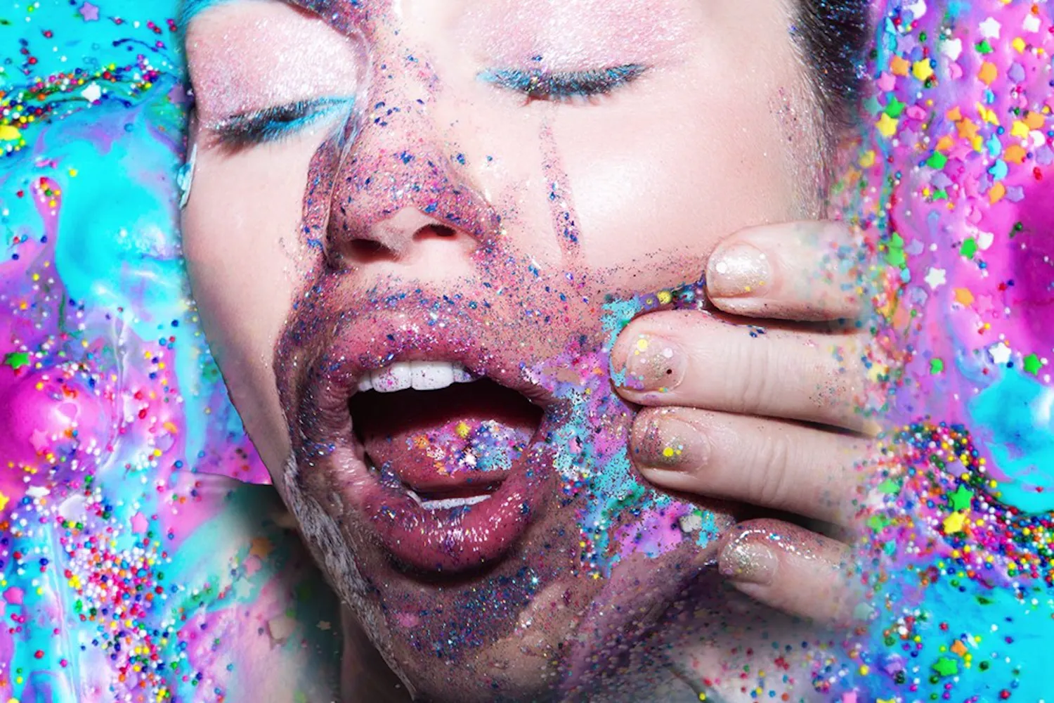 Miley Cyrus & Her Dead Petz