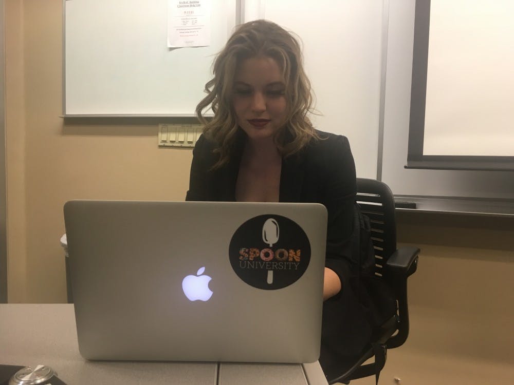 Nicole Dusanek, one of the founders of Spoon University at ASU, works on a presentation at the publications meeting. 