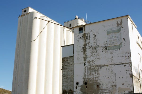 GETTING A MAKEOVER: The Rio Salado Foundation will begin renovations on the Hayden Flour Mill this fall. The Mill Project will be a “gateway” into the Tempe and the Mill Avenue District. (Photo by Shawn Raymundo)