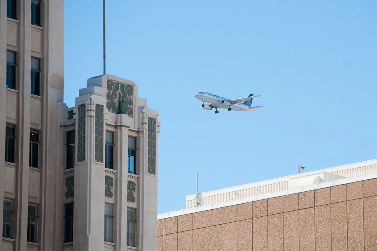 A plane prepares to land at Phoenix Sky Harbor International Airport on Wednesday, Jan. 13, 2016 in Phoenix, Arizona.
