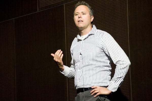 MEN MENDING MEN: Derek Dujardin, founder of MENding Monologues, shares a personal story from his life. At the event, the performance group talked about various themes such as love, sex and relationships. (Photo by Molly Smith)