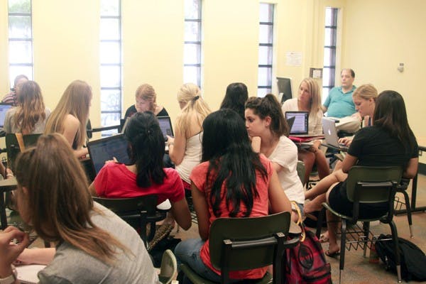 DEGREE CHANGES: Changes to the elementary education program are being considered and this semester pilot classes for the program are being offered at ASU. Jeffrey Bass' class, called  'The United States and Arizona for aspiring elementary educators,' is one among several of the pilot classes being offered. (Photo by Lillian Reid)