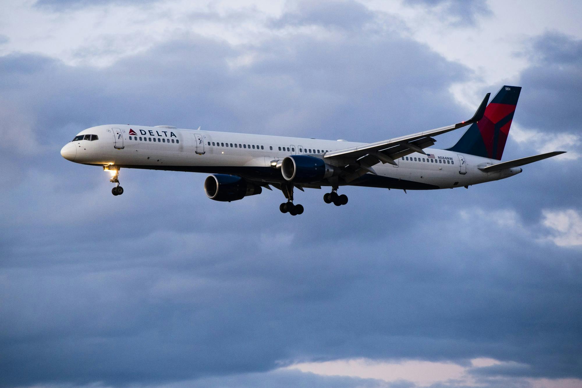 20200319 airplane stock 0217