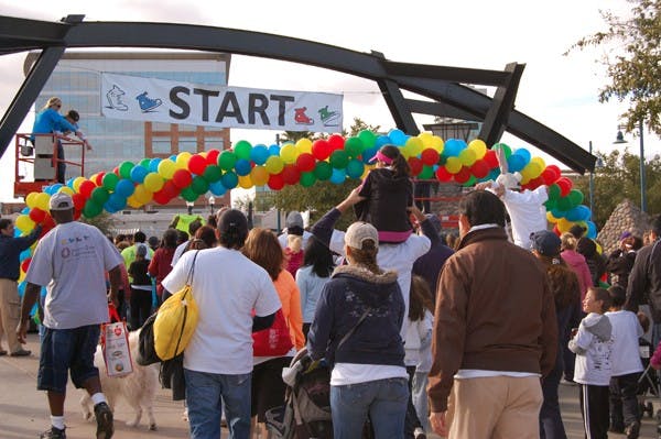 FOR THE CURE: Thousands of people walked around Tempe Town Lake Saturday morning in the annual Juvenile Diabetes Research Foundation's Walk to Cure Diabetes.  (Photo by Thania A. Betancourt)