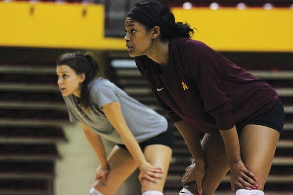 Senior outside hitter Erica Wilson (front) watches the ball during a drill in practice Wednesday. The Sun Devils look to extend their winning streak to seven as they play in the Jayhawk Invitational this weekend. (Photo by Sam Rosenbaum)