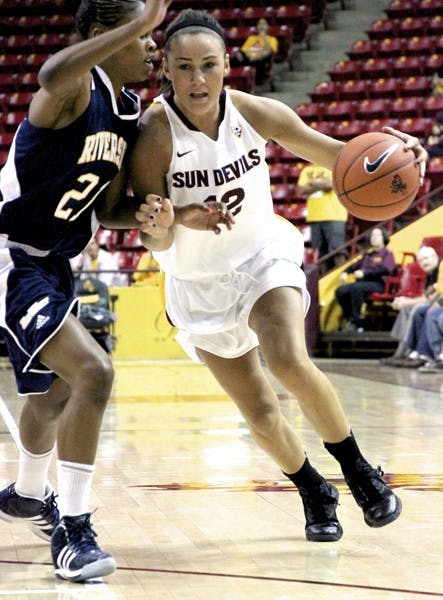 ASU guard Alex Earl tries to get past UC Riverside junior guard Briauna Linton during the Sun Devils’ 66-46 win over the Highlanders. The Sun Devils travel to Puerto Rico on Thanksgiving weekend for the San Juan Shootout, where they will face Illinois and Rutgers. (Photo by Sam Rosenbaum)