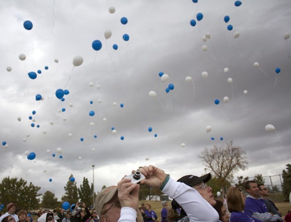 About 800 people gathered at Kiwanis Park in Tempe Saturday morning for the 4th Annual Out of Darkness Community Walk, where attendants released a balloon in remembrance of loved ones lost to suicide. (Photo by Shawn Raymundo)