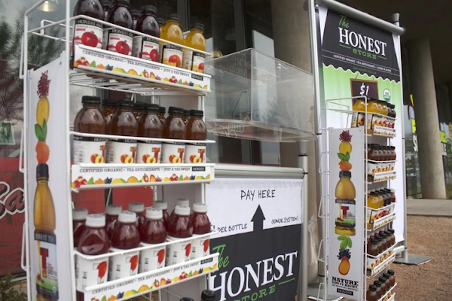 HONEST EXPERIMENT: The social experiment Honest City came to Tempe to see how the college town ranks in honesty around the nation. Passersby could either leave a dollar for a tea refreshment or just take the drink without paying. (Photo by Shawn Raymundo)