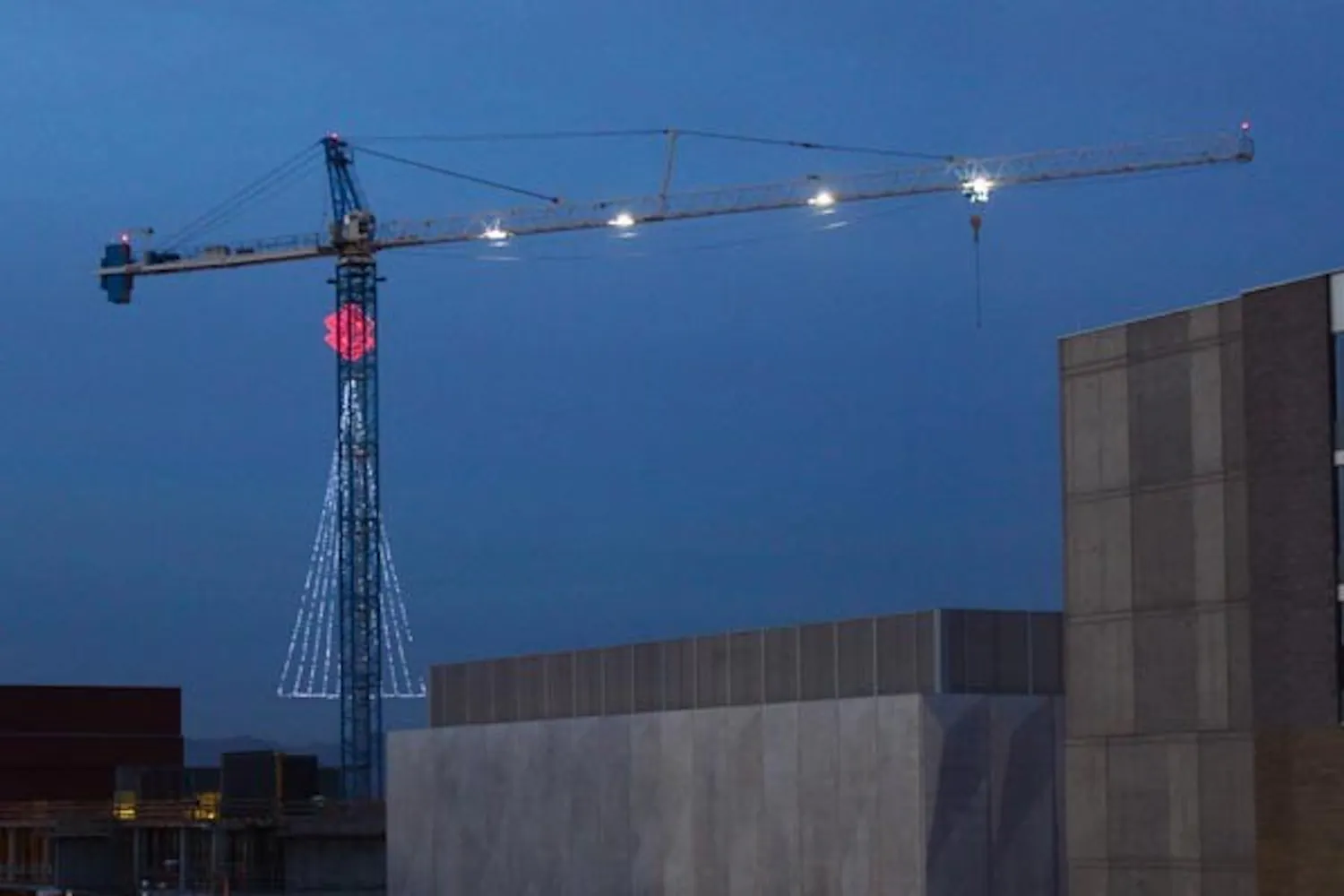 CHRISTMAS CRANE: A crane suspends a gigantic Christmas tree of lights, over an ASU construction sight between Rural Rd. and McCallister Ave. (Photo by Rosie Gochnour)