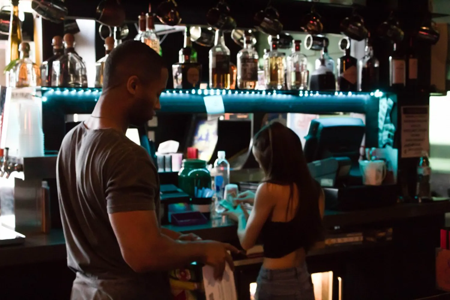 bartender-bar-mill