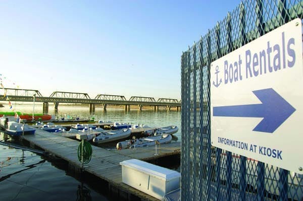PADDLE FORWARD: Tempe Town Lake will soon allow lake enthusiasts to use standup paddleboards in its waters. (Photo by Scott Stuk)