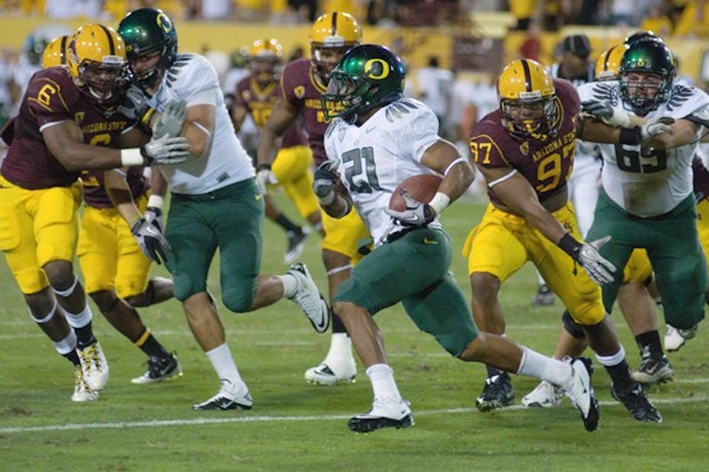 REPEAT HOPEFULS: Oregon junior LaMichael James runs to the outside of the ASU defense during the Ducks’ 42-31 win over the Sun Devils on Sept. 25. James and the Ducks are ready to take the inaugural Pac-12 Championship after making a run to the BCS Championship last season. (Photo by Aaron Lavinsky)