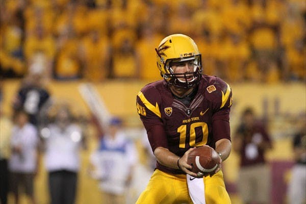 Redshirt sophomore Taylor Kelly puts out the ball for a handoff in ASU’s 63-6 victory over NAU on Aug. 30. (Photo by Sam Rosenbaum)