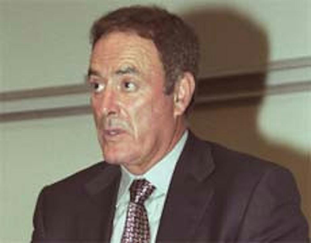 Sports commentator receives award from journalism school - The Arizona ...