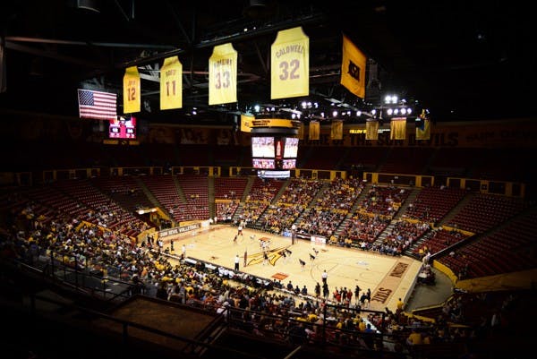 Slideshow: Volleyball vanquishes UA 3-1