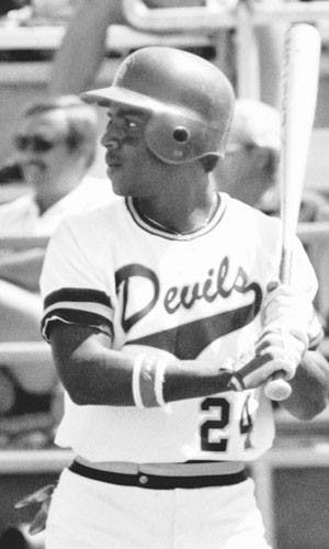 072808-barrybonds1gray