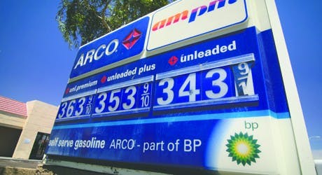 LESS GAS, MORE CASH: The American Public Transportation Association, along with local transportation systems, celebrated the 6th annual Dump the Pump Day on Thursday to encourage people to utilize public transportation in order to save money on gas. (Photo by Aaron Lavinsky)  