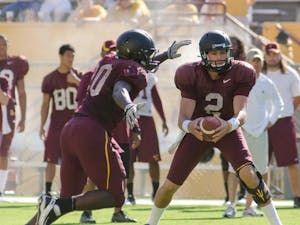 Freshman backup quarterback Mike Bercovici hands off the ball to redshirt freshman running back Marcus Washington during Saturday’s scrimmage. Head coach Dennis Erickson has yet to decide whether Bercovici or redshirt freshman Taylor Kelly will be the no. 2 quarterback. (Photo by Aaron Lavinsky)