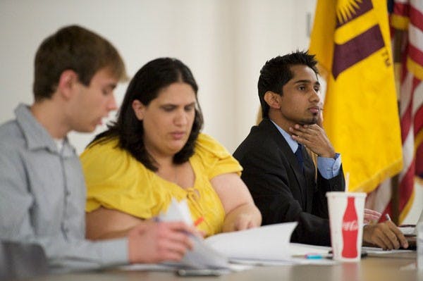USG: Members of the Tempe Undergraduate Student Government discuss issues on February 2.(Photo by Michael Arellano)