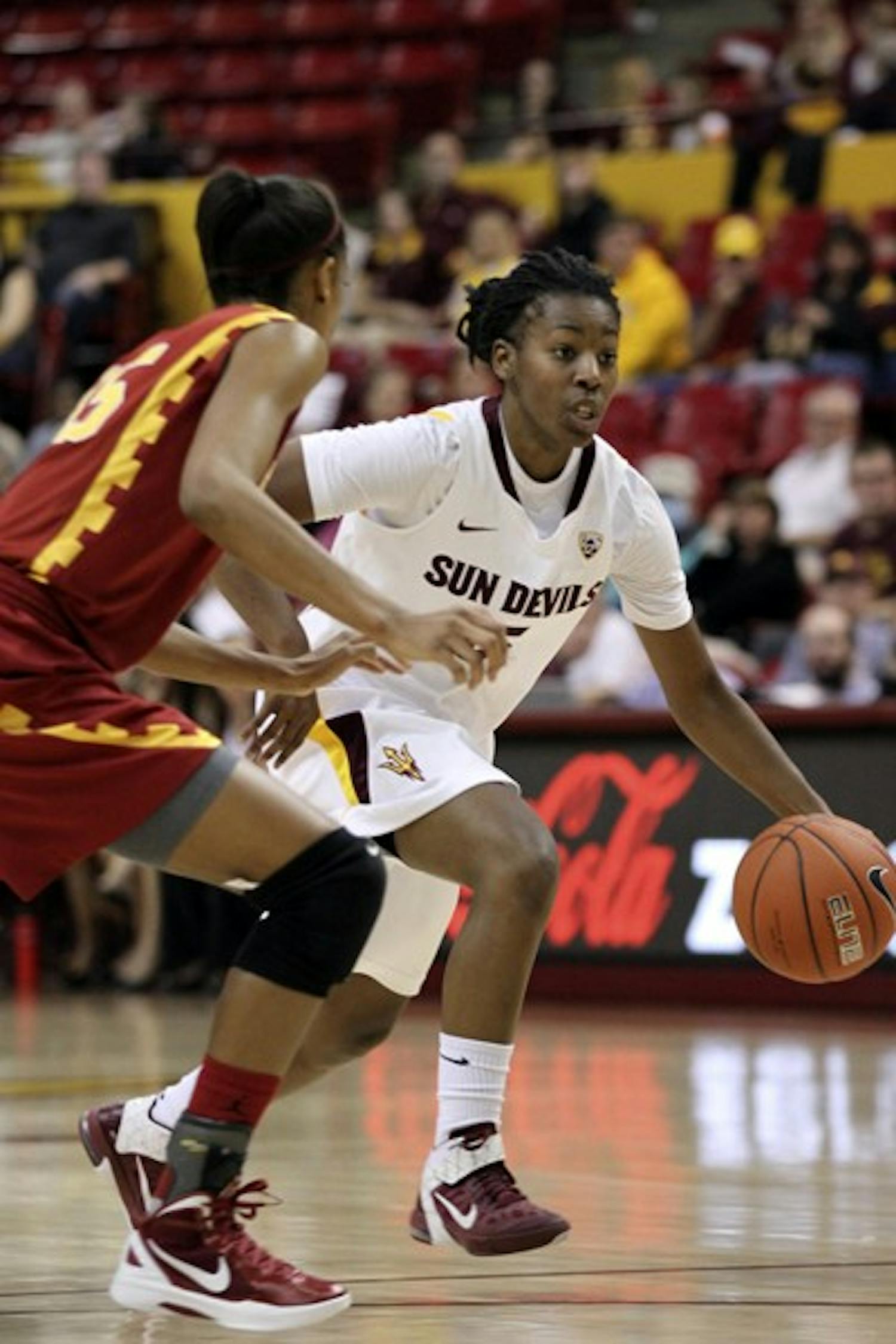 Deja Mann dribbles up the court in a game against USC on Jan. 5. Mann and the Sun Devils hope to maintain their momentum as they return home. (Photo by Sam Rosenbaum)