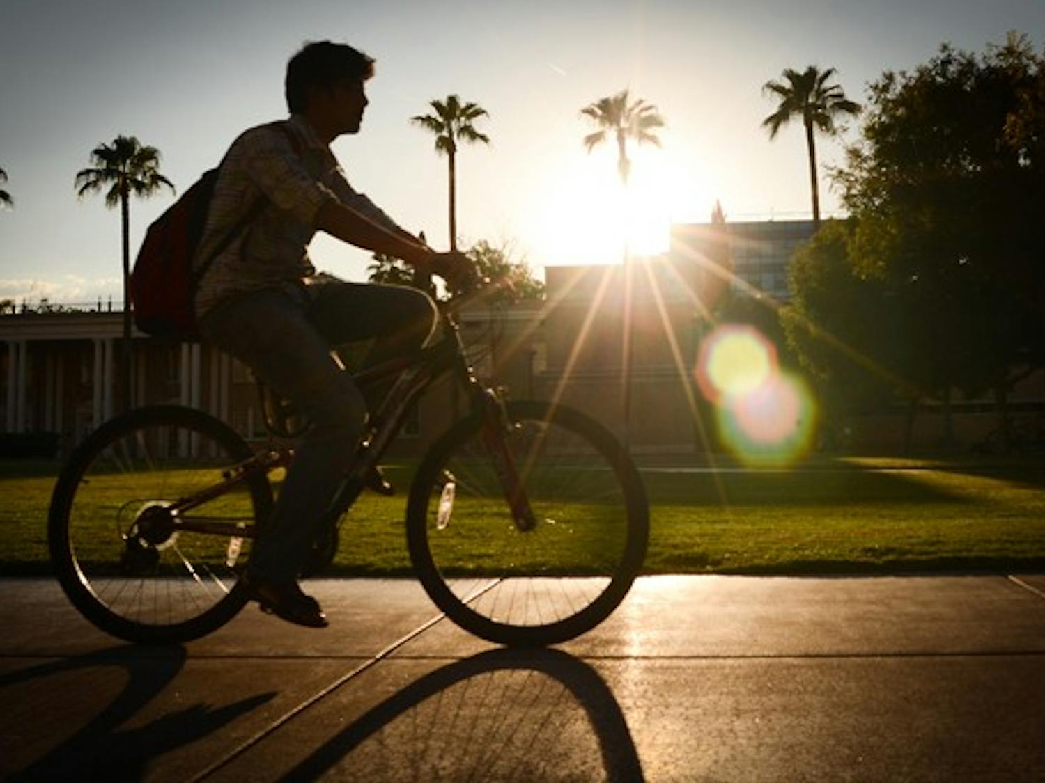 Investigation: Tempe police officers found the body of a 49-year-old man on the property outside the 3 Margarita’s restaurant on July 29. There were no signs of trauma or foul play, police reported. (Photo by Serwaa Adu-Tutu)